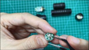 Nút bấm đèn pin Wurkkos HD15