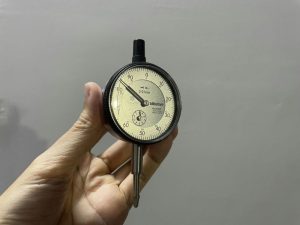 Đồng hồ so - thiết bị đo cơ khí cơ bản để xác định độ phẳng của bề mặt