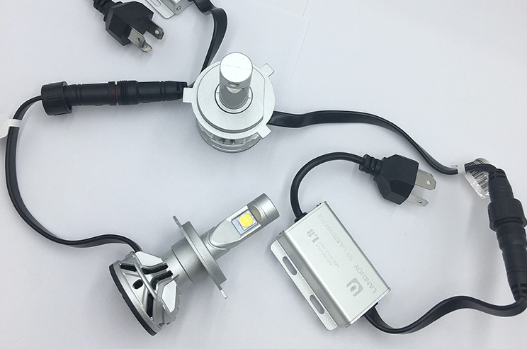 Đèn pha xe máy - xe ô tô dùng chip LED XHP70
