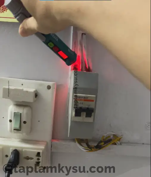 Bút dò điện không chạm phân biết dây N-L