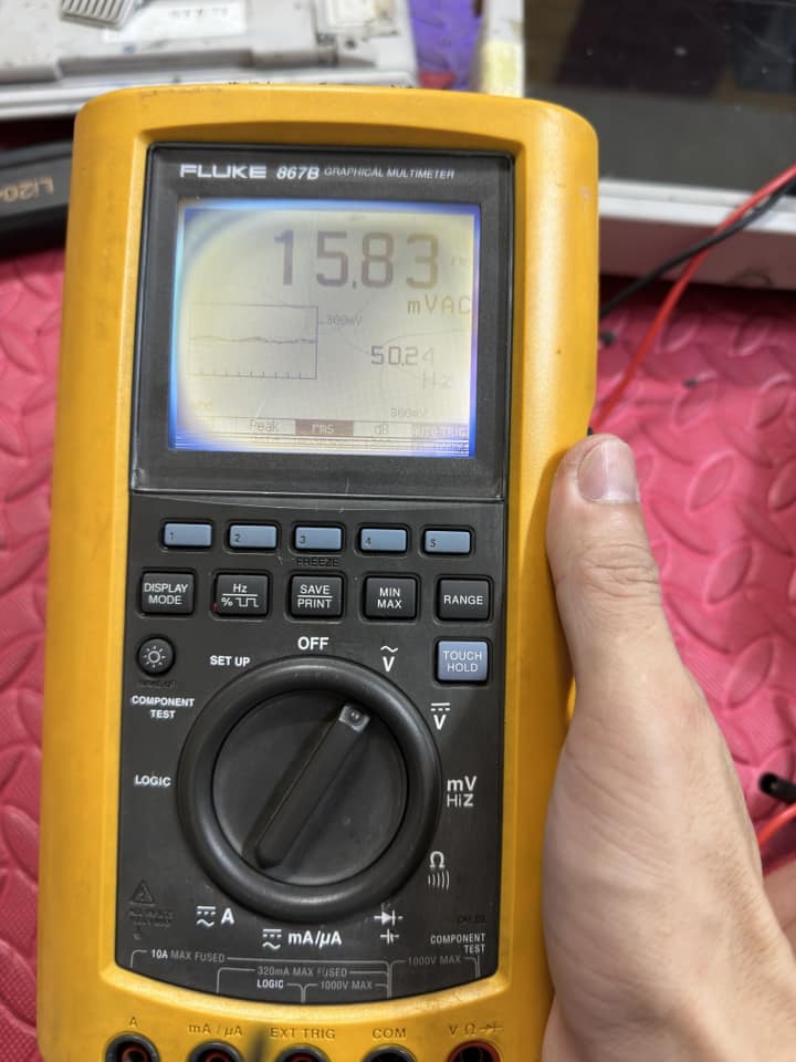 Đồng hồ đo điện Fluke bị ố tấm phân cực