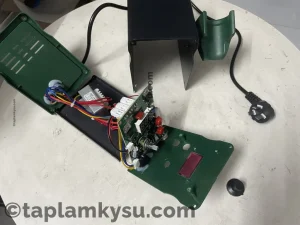 Chi tiết linh kiện bên trong trạm khò 858D