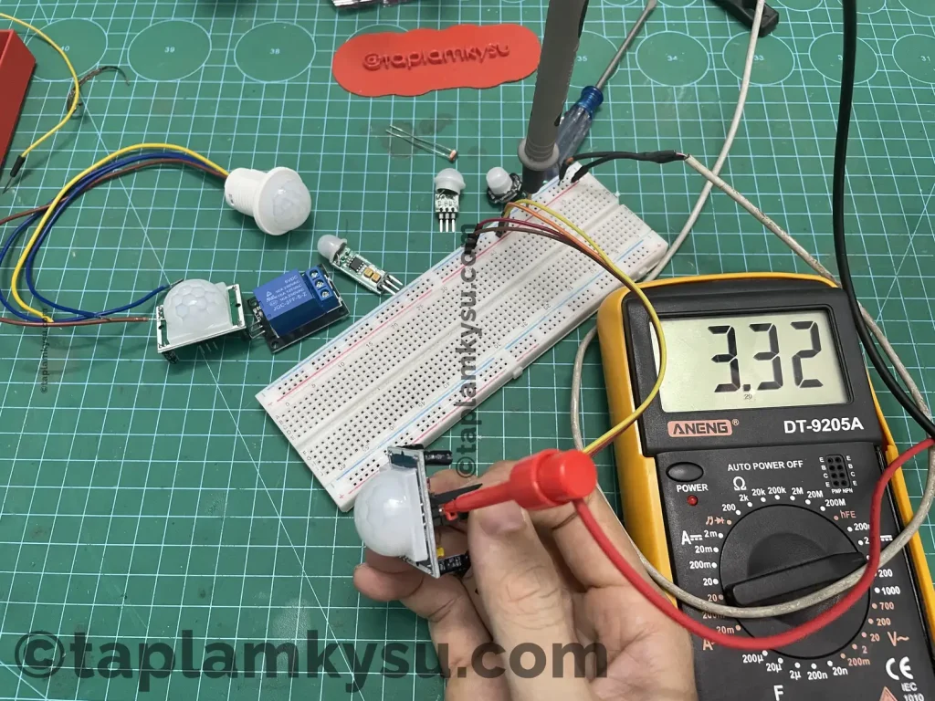 Điện áp ra điều khiển của cảm biến hồng ngoại HC-SR501